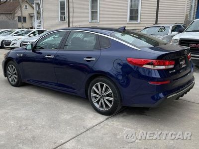 Trzecie zdjęcie samochodu z tyłu: 2019 KIA OPTIMA LX VIN:XXXGT4L32KG356180 - miniatura