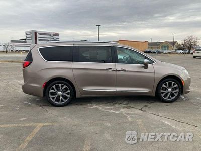Piąte zdjęcie samochodu w środku: 2017 CHRYSLER PACIFICA LIMITED VIN:2C4RC1GG1HR608781 - miniatura