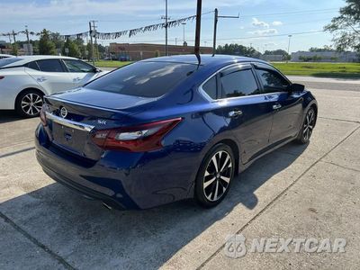 Trzecie zdjęcie samochodu z tyłu: 2018 NISSAN ALTIMA 2.5 VIN:1N4AL3AP4JC107180 - miniatura