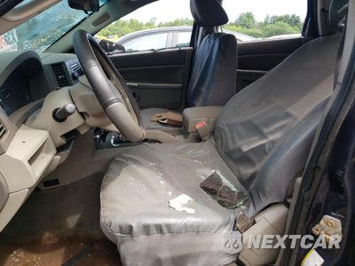Piąte zdjęcie samochodu w środku: 2006 JEEP GRAND CHEROKEE LAREDO VIN:1J4HR48N16C224055 - miniatura