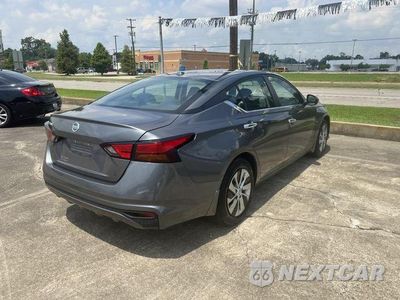 Trzecie zdjęcie samochodu z tyłu: 2019 NISSAN ALTIMA S VIN:1N4BL4BV8KN313065 - miniatura
