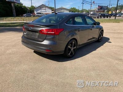 Czwarte zdjęcie samochodu z boku: 2015 FORD FOCUS TITANIUM VIN:1FADP3J27FL231666 - miniatura