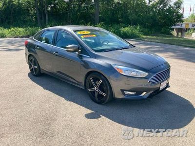 Trzecie zdjęcie samochodu z tyłu: 2015 FORD FOCUS TITANIUM VIN:1FADP3J27FL231666 - miniatura