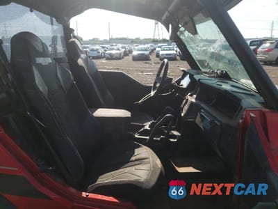 Piąte zdjęcie samochodu w środku: 2020 POLARIS GENERAL 1000 DELUXE RIDE COMMAND VIN:3NSGAJ99XLH202923 - miniatura