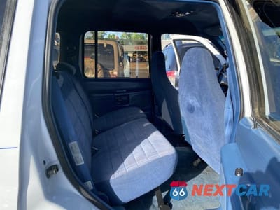 Zdjęcie 12 z 16 samochodu: 1997 FORD EXPLORER VIN:1FMDU34X8VZB22571 - miniatura