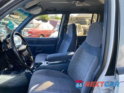 Zdjęcie 8 z 16 samochodu: 1997 FORD EXPLORER VIN:1FMDU34X8VZB22571 - miniatura