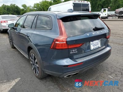 Trzecie zdjęcie samochodu z tyłu: 2022 VOLVO V60 CROSS COUNTRY T5 VIN:YV4102WK9N1086352 - miniatura