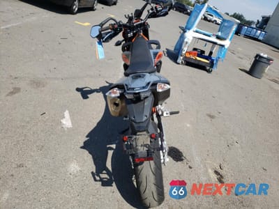 Zdjęcie 6 z 11 samochodu: 2022 KTM 690 SMC R VIN:VBKLSV408NM724709 - miniatura