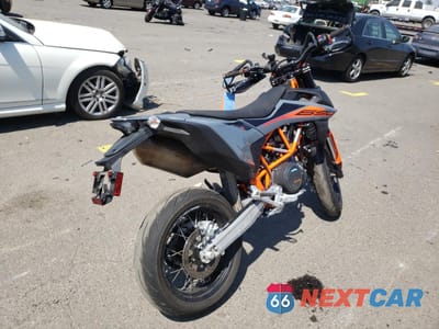 Czwarte zdjęcie samochodu z boku: 2022 KTM 690 SMC R VIN:VBKLSV408NM724709 - miniatura