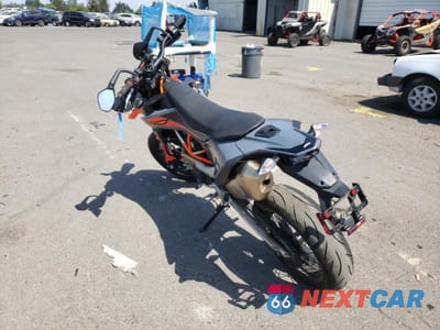 Trzecie zdjęcie samochodu z tyłu: 2022 KTM 690 SMC R VIN:VBKLSV408NM724709 - miniatura