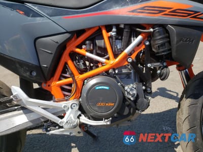 Zdjęcie 7 z 11 samochodu: 2022 KTM 690 SMC R VIN:VBKLSV408NM724709 - miniatura