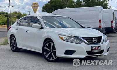 2017 NISSAN ALTIMA 2.5 1N4AL3AP2HN305996 - główne zdjęcie licytacji z USA - miniatura
