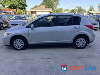 Czwarte zdjęcie samochodu z boku: 2007 NISSAN VERSA S VIN:3N1BC13E97L420076 - miniatura