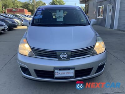 Drugie zdjęcie samochodu z przodu: 2007 NISSAN VERSA S VIN:3N1BC13E97L420076 - miniatura