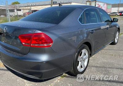 Czwarte zdjęcie samochodu z boku: 2013 VOLKSWAGEN PASSAT SE VIN:1VWBH7A34DC021437 - miniatura