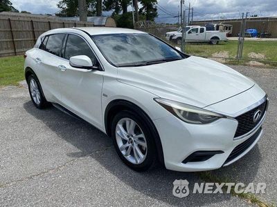 Czwarte zdjęcie samochodu z boku: 2017 INFINITI QX30 BASE VIN:SJKCH5CP2HA038778 - miniatura
