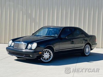 Trzecie zdjęcie samochodu z tyłu: 1998 MERCEDES-BENZ E 430 VIN:WDBJF70F8WA631158 - miniatura