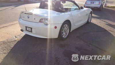 Piąte zdjęcie samochodu w środku: 2004 BMW Z4 2.5 VIN:4USBT33584LS49041 - miniatura