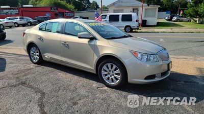 Trzecie zdjęcie samochodu z tyłu: 2010 BUICK LACROSSE CX VIN:1G4GB5EG4AF152935 - miniatura