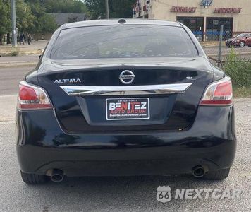 Zdjęcie 6 z 15 samochodu: 2015 NISSAN ALTIMA 2.5 VIN:1N4AL3AP0FN922004 - miniatura