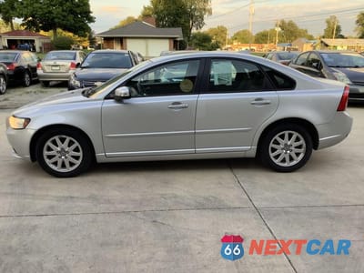 Czwarte zdjęcie samochodu z boku: 2008 VOLVO S40 2.4I VIN:YV1MS382082368627 - miniatura