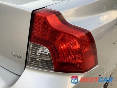 Zdjęcie 13 z 52 samochodu: 2008 VOLVO S40 2.4I VIN:YV1MS382082368627 - miniatura