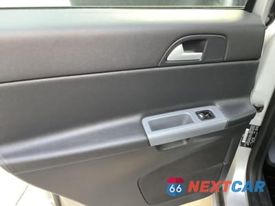 Zdjęcie 33 z 52 samochodu: 2008 VOLVO S40 2.4I VIN:YV1MS382082368627 - miniatura