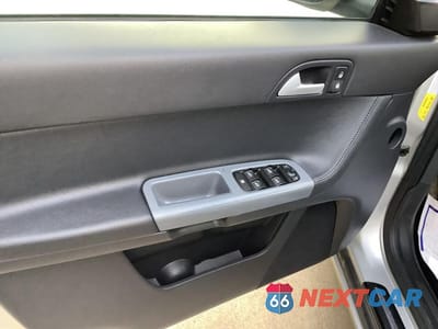 Zdjęcie 36 z 52 samochodu: 2008 VOLVO S40 2.4I VIN:YV1MS382082368627 - miniatura