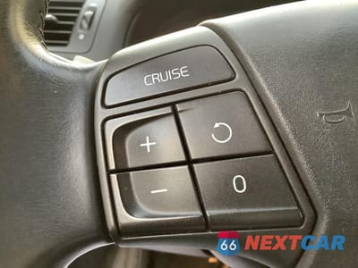 Zdjęcie 51 z 52 samochodu: 2008 VOLVO S40 2.4I VIN:YV1MS382082368627 - miniatura