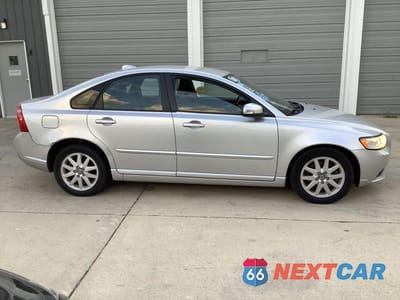 Zdjęcie 8 z 52 samochodu: 2008 VOLVO S40 2.4I VIN:YV1MS382082368627 - miniatura