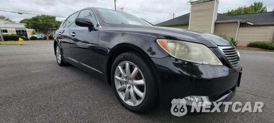Czwarte zdjęcie samochodu z boku: 2009 LEXUS LS 460 VIN:JTHCL46FX95004272 - miniatura