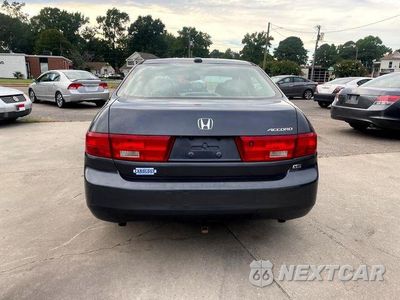 Czwarte zdjęcie samochodu z boku: 2005 HONDA ACCORD EX VIN:1HGCM66505A031615 - miniatura