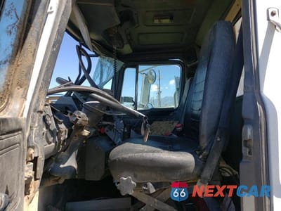 Piąte zdjęcie samochodu w środku: 1999 MACK 600 RD600 VIN:1M2P324C8XM045904 - miniatura