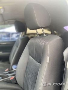 Zdjęcie 9 z 17 samochodu: 2017 NISSAN SENTRA S VIN:3N1AB7AP7HY280457 - miniatura