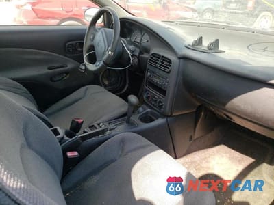 Piąte zdjęcie samochodu w środku: 2002 SATURN SC1 VIN:1G8ZP12832Z103580 - miniatura