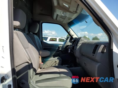 Piąte zdjęcie samochodu w środku: 2018 NISSAN NV 2500 S VIN:1N6BF0LY2JN800096 - miniatura