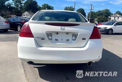Trzecie zdjęcie samochodu z tyłu: 2007 HONDA ACCORD SE VIN:1HGCM66457A009751 - miniatura