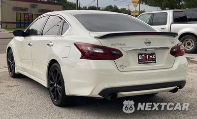Piąte zdjęcie samochodu w środku: 2017 NISSAN ALTIMA 2.5 VIN:1N4AL3AP2HC181997 - miniatura