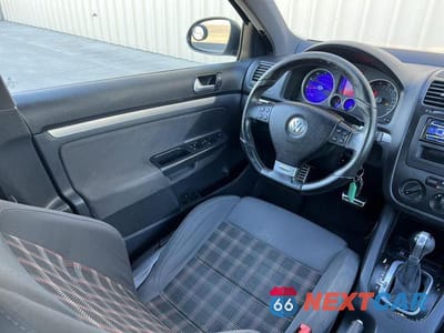 Zdjęcie 32 z 35 samochodu: 2008 VOLKSWAGEN GLI VIN:3VWBJ71K88M119175 - miniatura