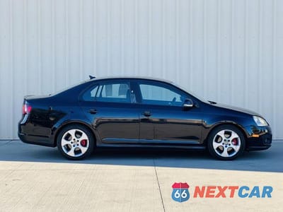 Zdjęcie 11 z 35 samochodu: 2008 VOLKSWAGEN GLI VIN:3VWBJ71K88M119175 - miniatura
