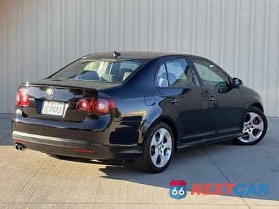 Zdjęcie 33 z 35 samochodu: 2008 VOLKSWAGEN GLI VIN:3VWBJ71K88M119175 - miniatura