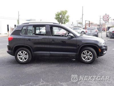 Czwarte zdjęcie samochodu z boku: 2016 VOLKSWAGEN TIGUAN S VIN:WVGAV7AX0GW520003 - miniatura