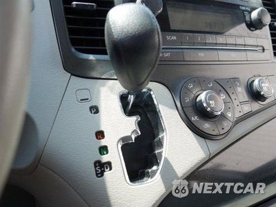 Zdjęcie 24 z 29 samochodu: 2011 TOYOTA SIENNA BASE VIN:5TDKA3DC8BS006138 - miniatura