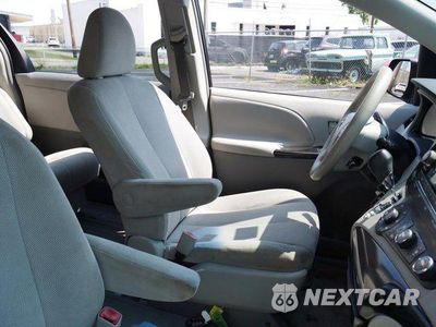 Zdjęcie 13 z 29 samochodu: 2011 TOYOTA SIENNA BASE VIN:5TDKA3DC8BS006138 - miniatura