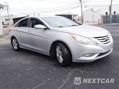 Trzecie zdjęcie samochodu z tyłu: 2011 HYUNDAI SONATA SE VIN:5NPEC4AC1BH079326 - miniatura