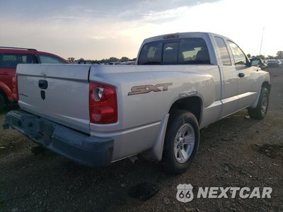 Czwarte zdjęcie samochodu z boku: 2008 DODGE DAKOTA SXT VIN:1D7HE32K28S528231 - miniatura