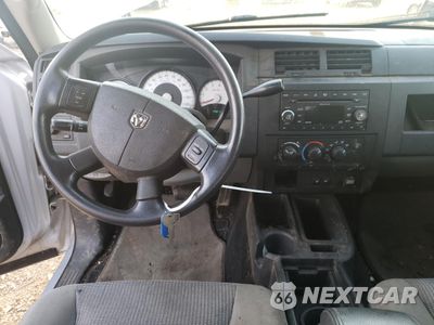 Zdjęcie 9 z 12 samochodu: 2008 DODGE DAKOTA SXT VIN:1D7HE32K28S528231 - miniatura