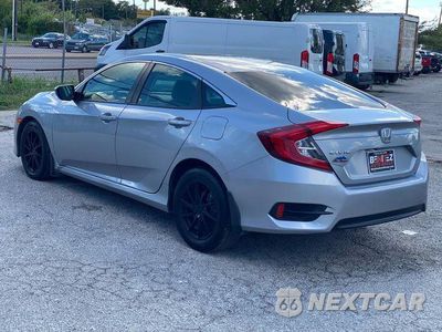 Czwarte zdjęcie samochodu z boku: 2018 HONDA CIVIC LX VIN:2HGFC2F5XJH541216 - miniatura