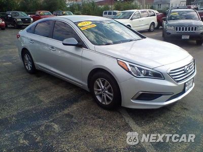 Czwarte zdjęcie samochodu z boku: 2017 HYUNDAI SONATA SE VIN:5NPE24AF0HH492764 - miniatura