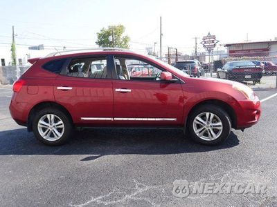 Czwarte zdjęcie samochodu z boku: 2012 NISSAN ROGUE S VIN:JN8AS5MT6CW259095 - miniatura